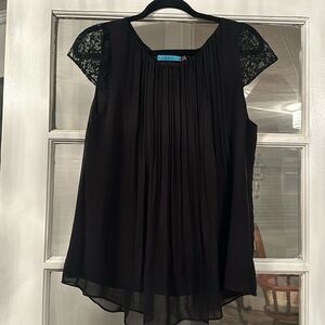 Alice + Olivia black silky blouse chiffon overlay lace cap sleeve Size M